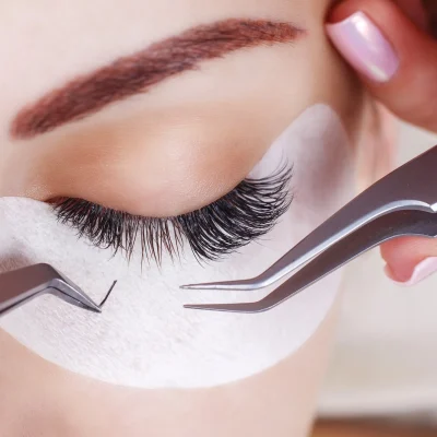 GettyImages-845708412-eyelash-extensions GettyImages-845708412-eyelash-extensions